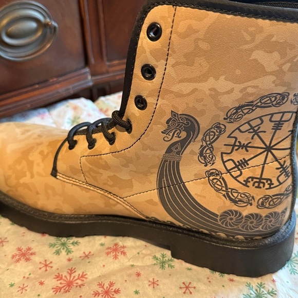 Unisex vegan leather combat boots Viking longship Vegvisir symbol design Beige - Picture 7 of 10